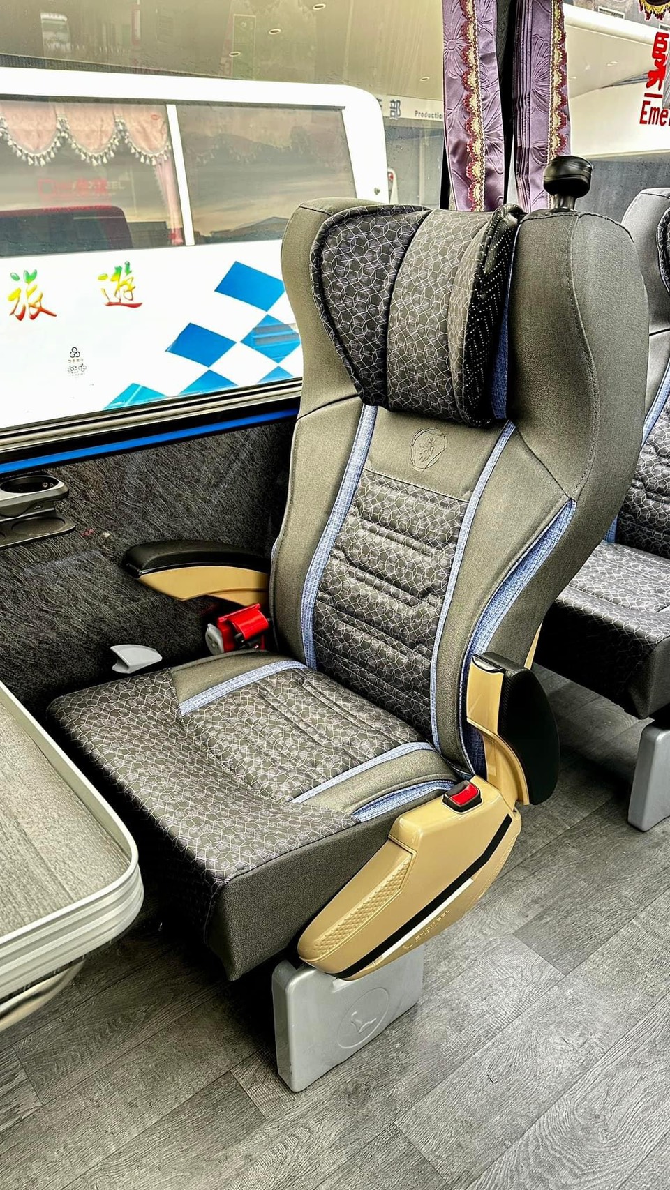 三排椅八輪遊覽車